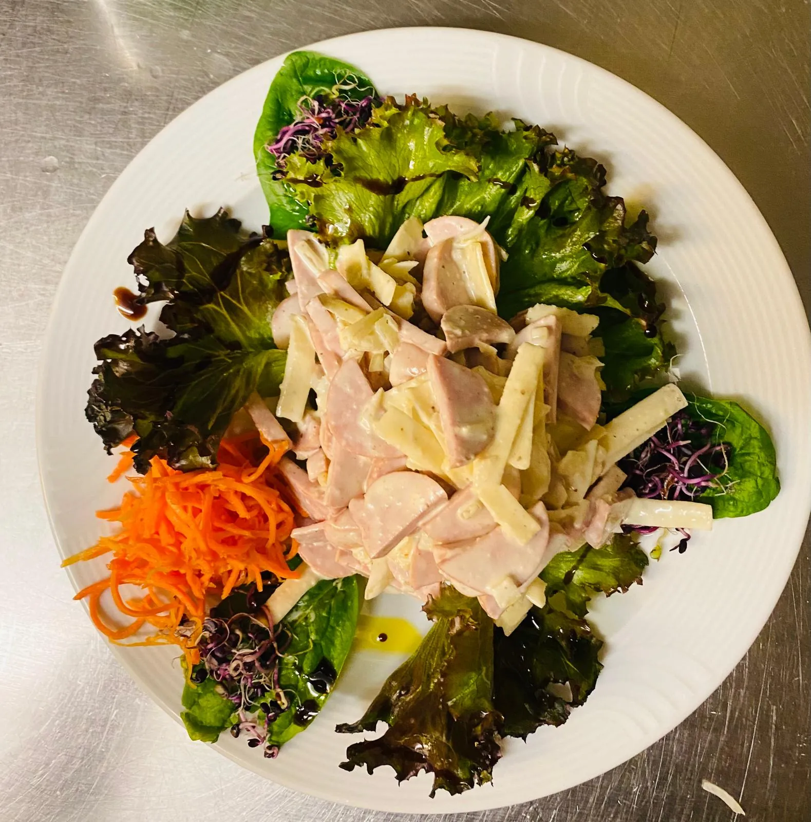 Wurstsalat mit Roastbeef im Gasthaus Post Kottwil